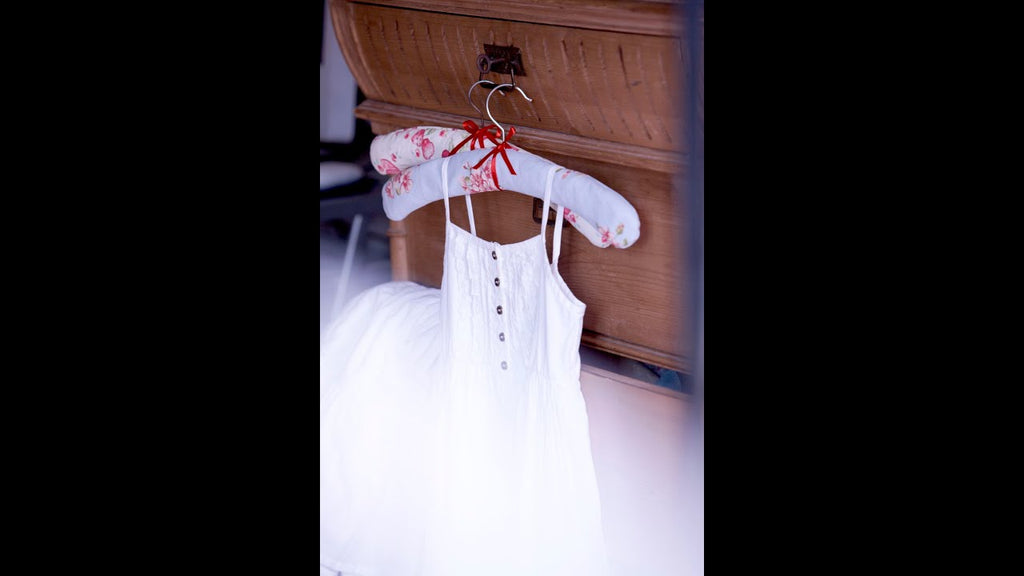 Padded coat hanger, a simple tutorial by Debbie Shore by Debbie Shore (9 years ago)