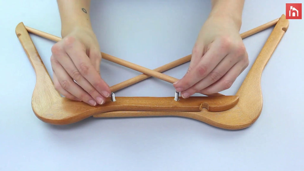 3 Ingenious Ways To Recycle Clothes Hangers by Homedit (2 years ago)