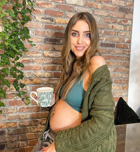 Tara Anderson has shown off her growing baby bump in some new snaps for Instagram