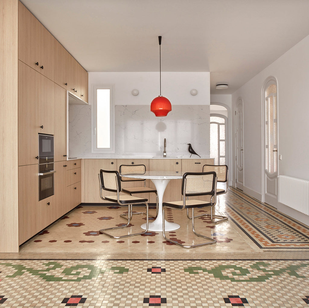 DG Arquitecto adds minimalist interventions to historic Valencia apartment