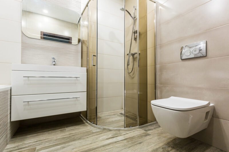 7 Small En-suite Bathroom Ideas to Make the Most of Your Space
