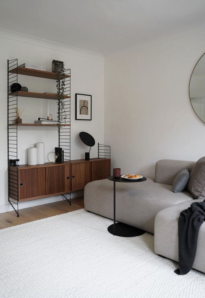 Design project: a minimalist living room in beige, white & walnut